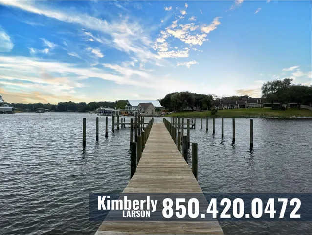 a view of a tennis court