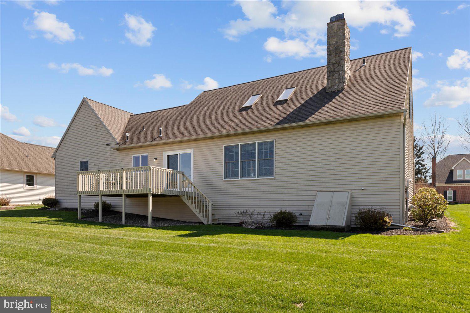 34 Ream Road Stevens, PA 17578 - Photo 45 of 53 a backyard of a house with table and chairs