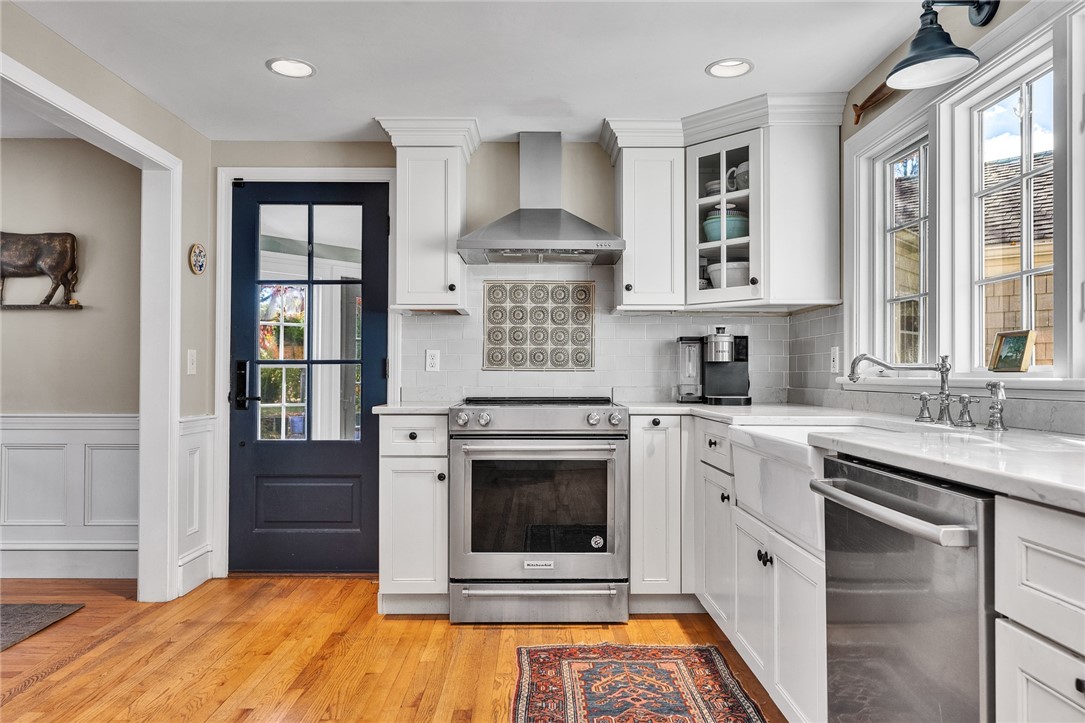 16 Highview Avenue Barrington, RI 02806 - Photo 4 of 36