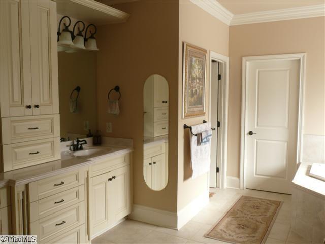5400 Effieham Street Oak Ridge, NC 27310 - Photo 9 of 12 Master Bath/Spa.
