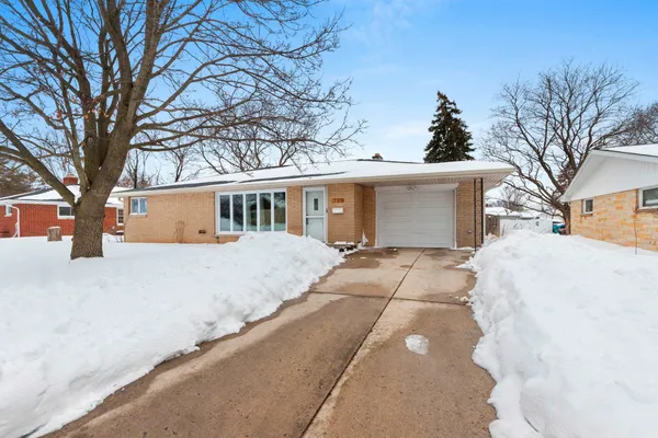 $259,900 | 735 Morning Glory Lane, De Pere, WI 54115