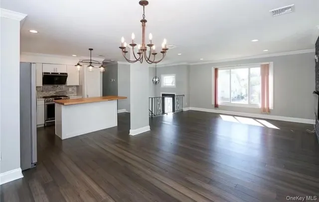 $3,900 | 335 Gillette Street, Dix Hills, NY 11746