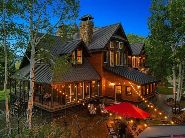 a view of a house with a big yard