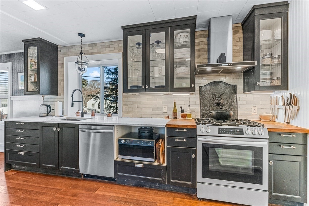 87 Great Woods Road Saugus, MA 01906 - Photo 11 of 42