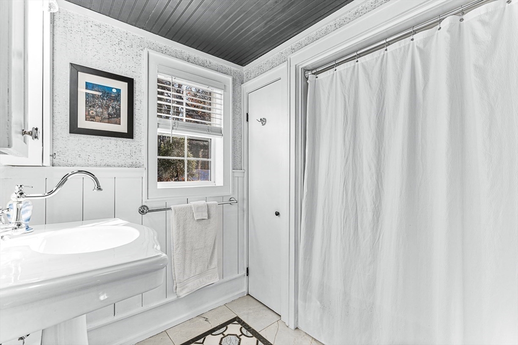 87 Great Woods Road Saugus, MA 01906 - Photo 14 of 42