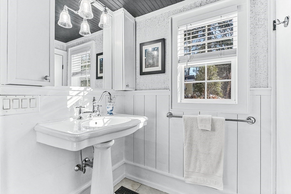 87 Great Woods Road Saugus, MA 01906 - Photo 15 of 42