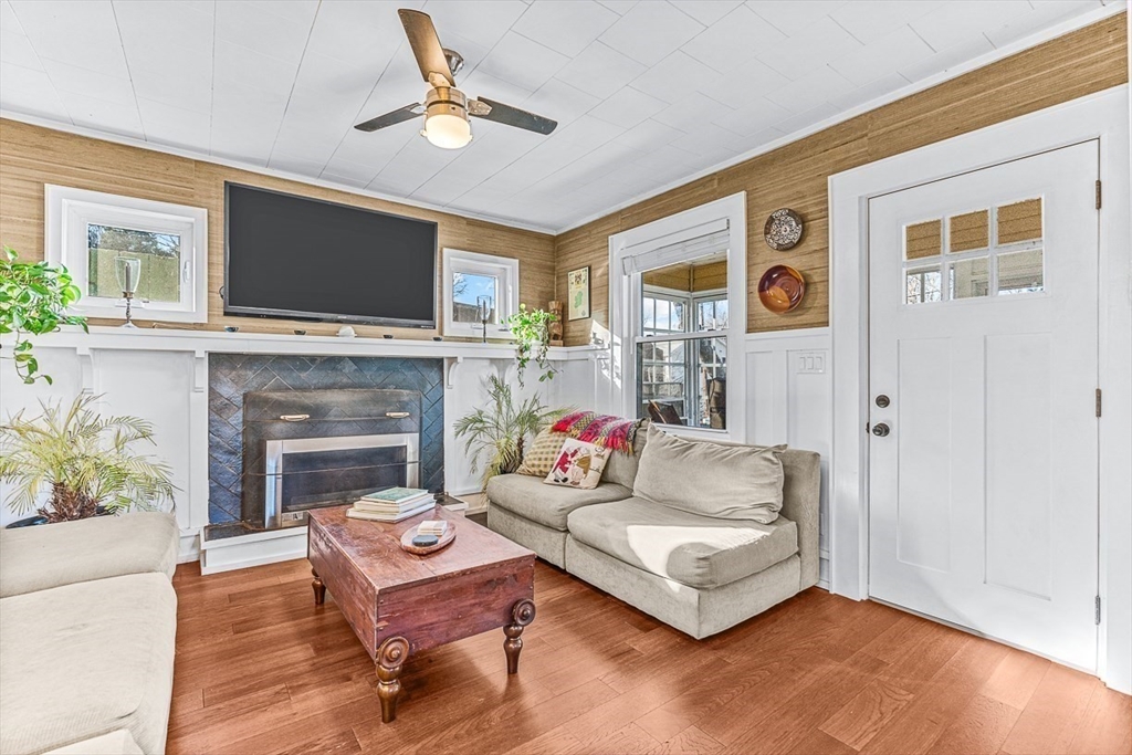 87 Great Woods Road Saugus, MA 01906 - Photo 4 of 42