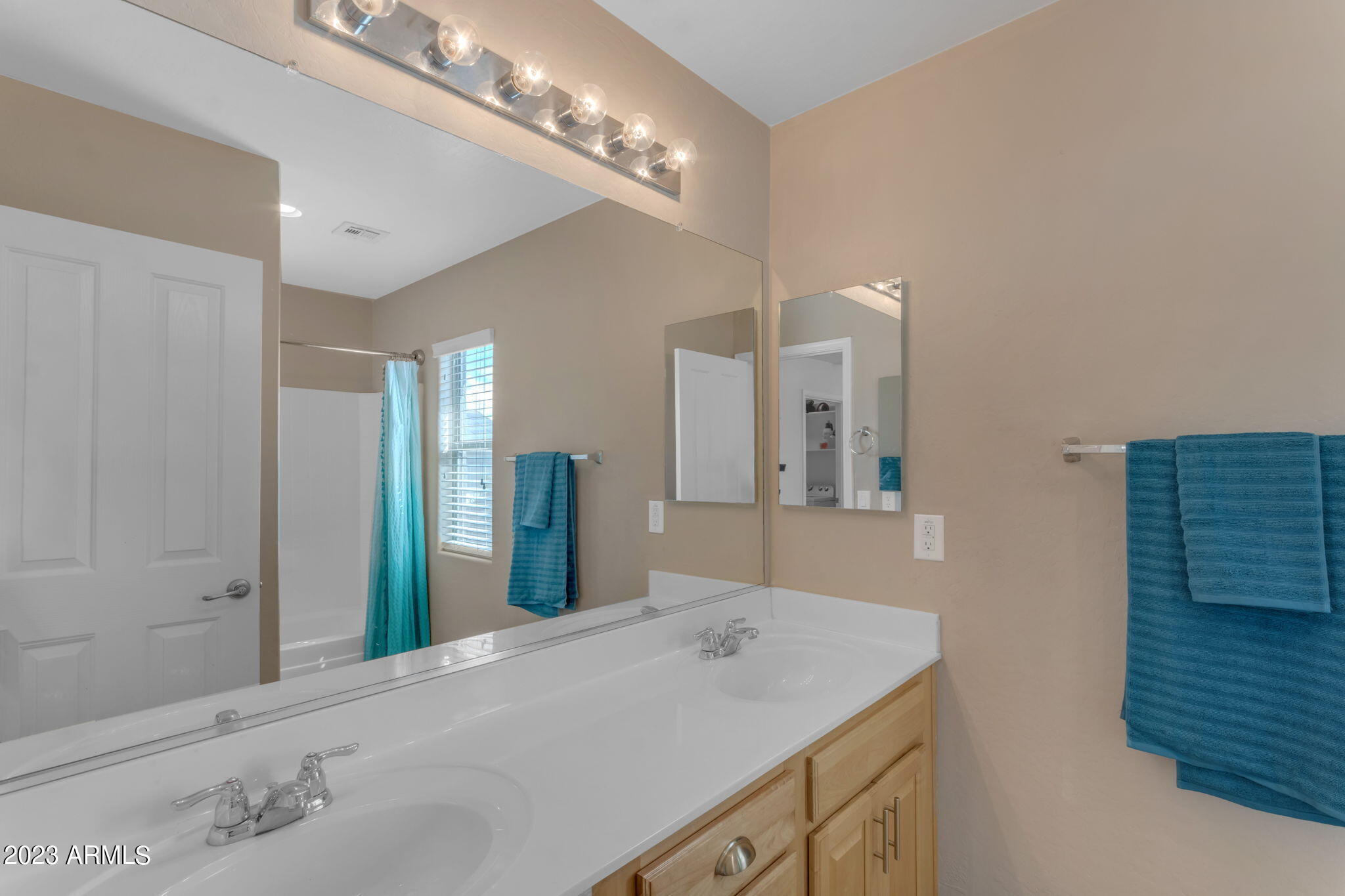 3816 East Phelps Street Gilbert, AZ 85295 - Photo 29 of 36 Hall Bath with Double Sinks