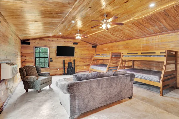 $5,000,000 | 15184 Fm 2620, Bedias, TX 77831