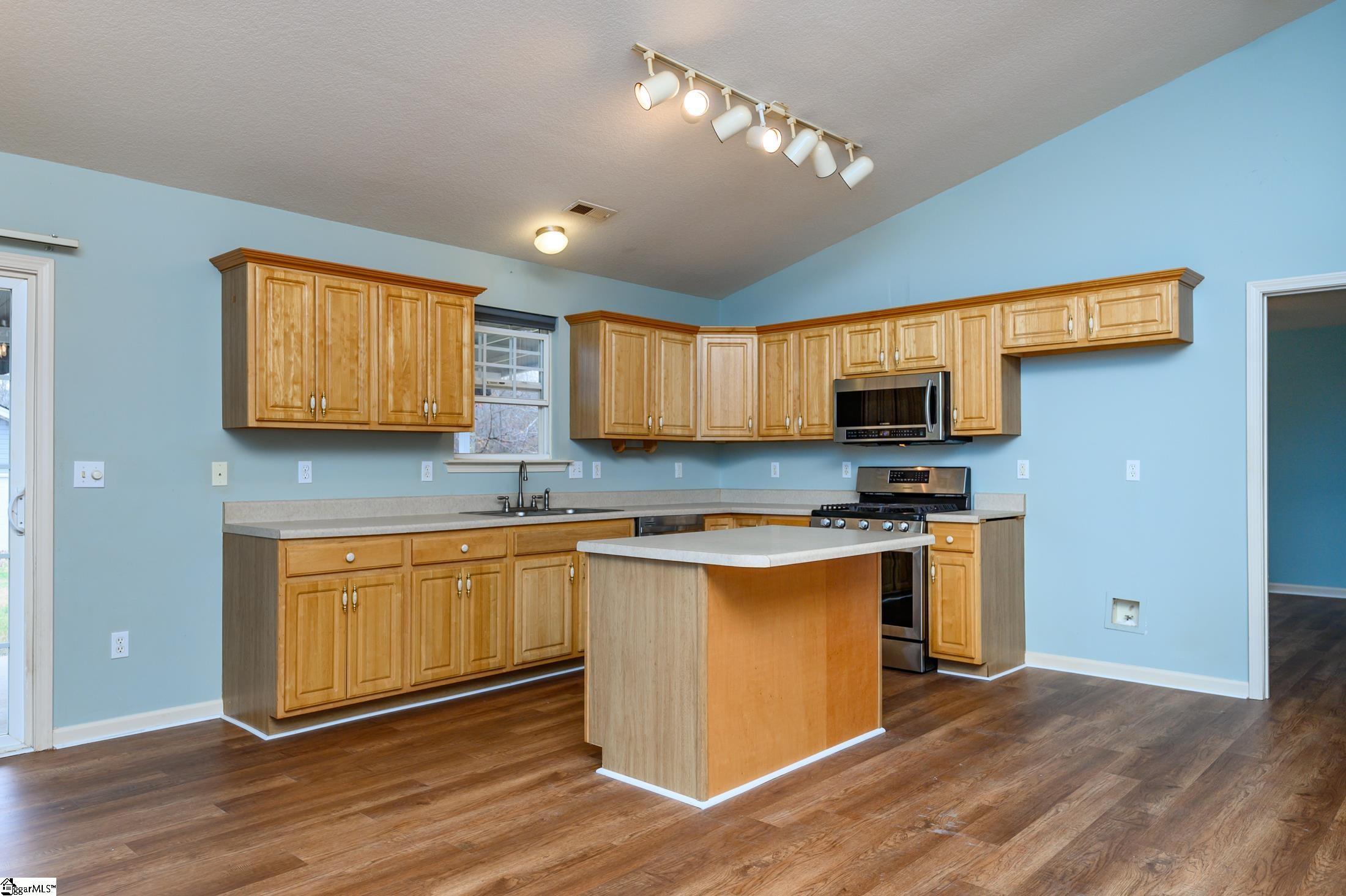 119 Sprouse Lane Fountain Inn, SC 29644 - Photo 8 of 34 Gallery Image 8
