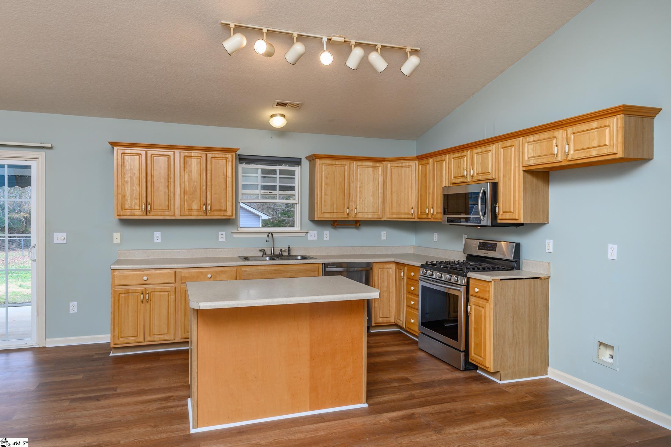 119 Sprouse Lane Fountain Inn, SC 29644 - Photo 9 of 34 Gallery Image 9