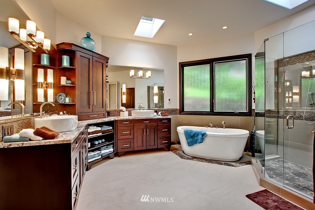 15831 Southeast 45th Street Bellevue, WA 98006 - Photo 12 of 22