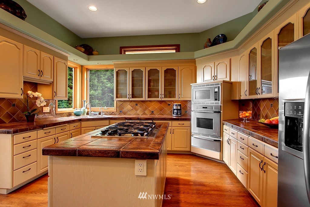 15831 Southeast 45th Street Bellevue, WA 98006 - Photo 13 of 22