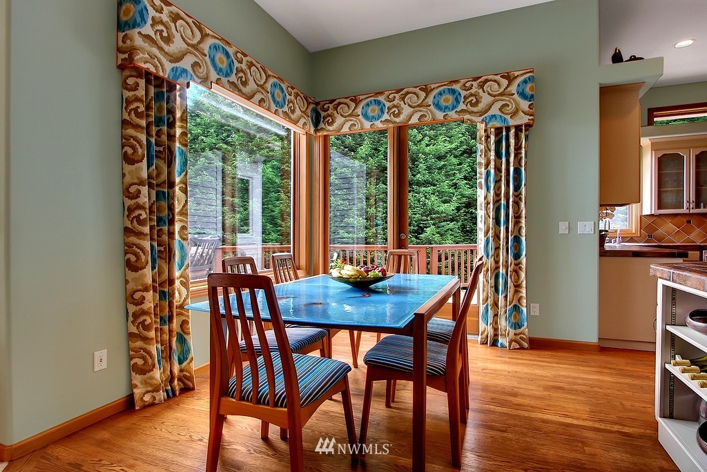 15831 Southeast 45th Street Bellevue, WA 98006 - Photo 14 of 22