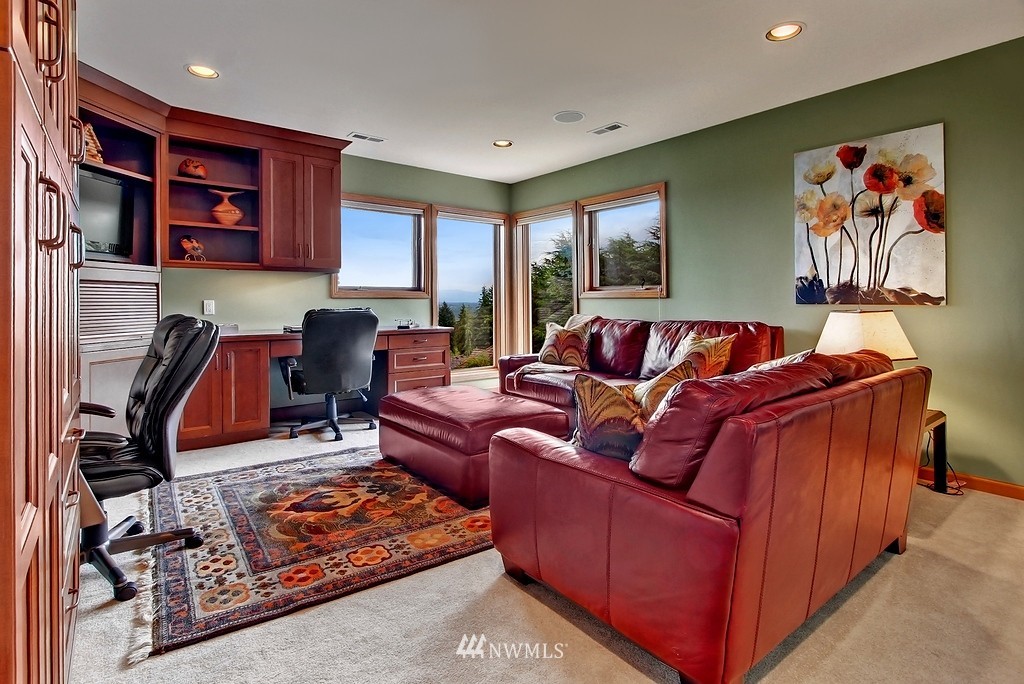 15831 Southeast 45th Street Bellevue, WA 98006 - Photo 16 of 22