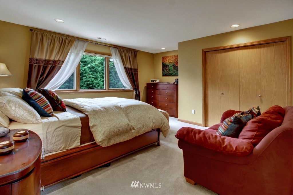 15831 Southeast 45th Street Bellevue, WA 98006 - Photo 18 of 22