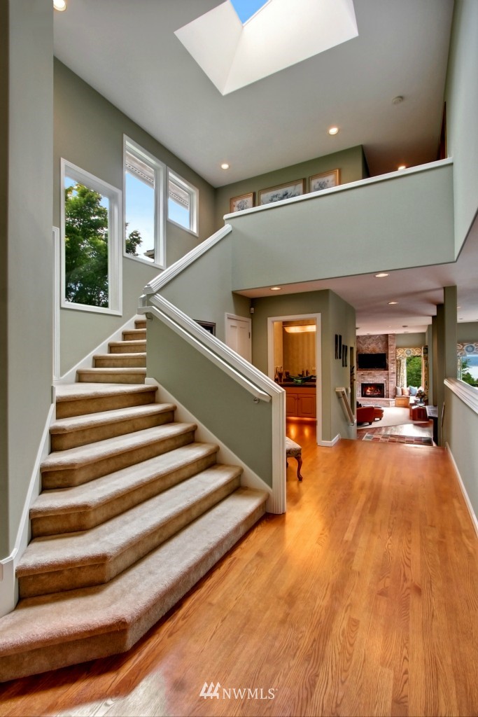 15831 Southeast 45th Street Bellevue, WA 98006 - Photo 4 of 22