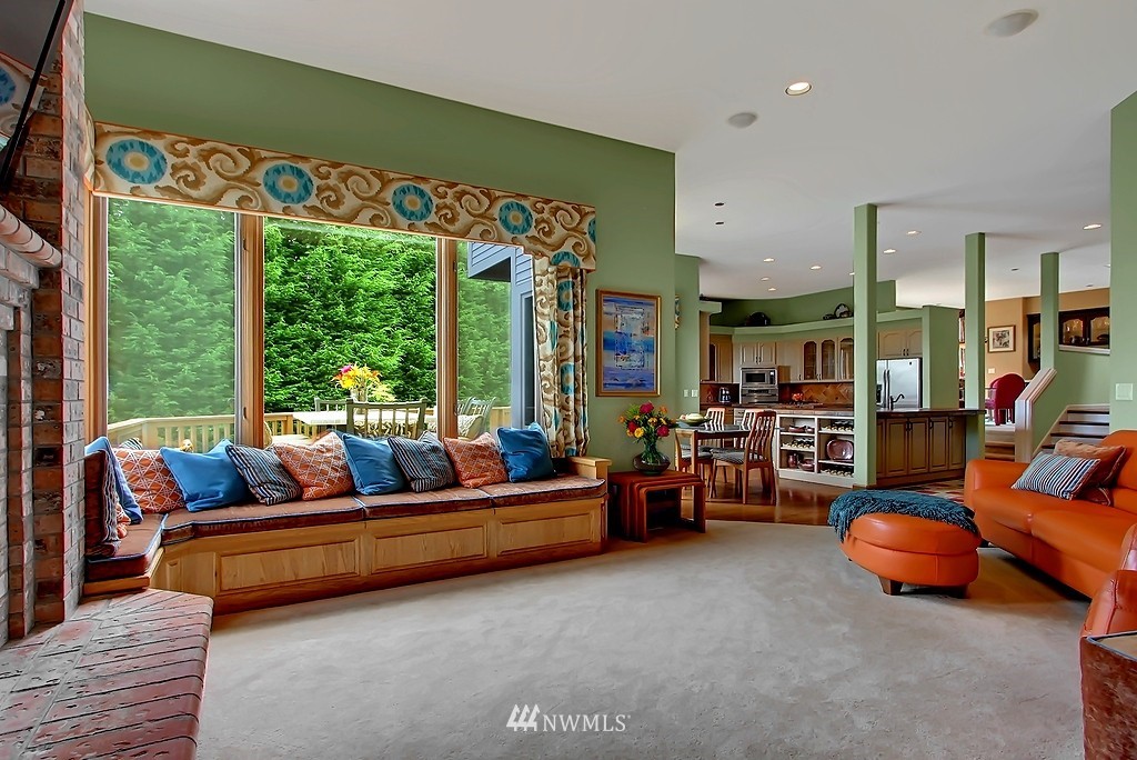 15831 Southeast 45th Street Bellevue, WA 98006 - Photo 9 of 22