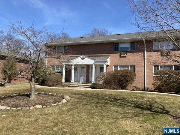 $1,950 | 402 Washington Drive, Unit 402, Ramsey, NJ 07446