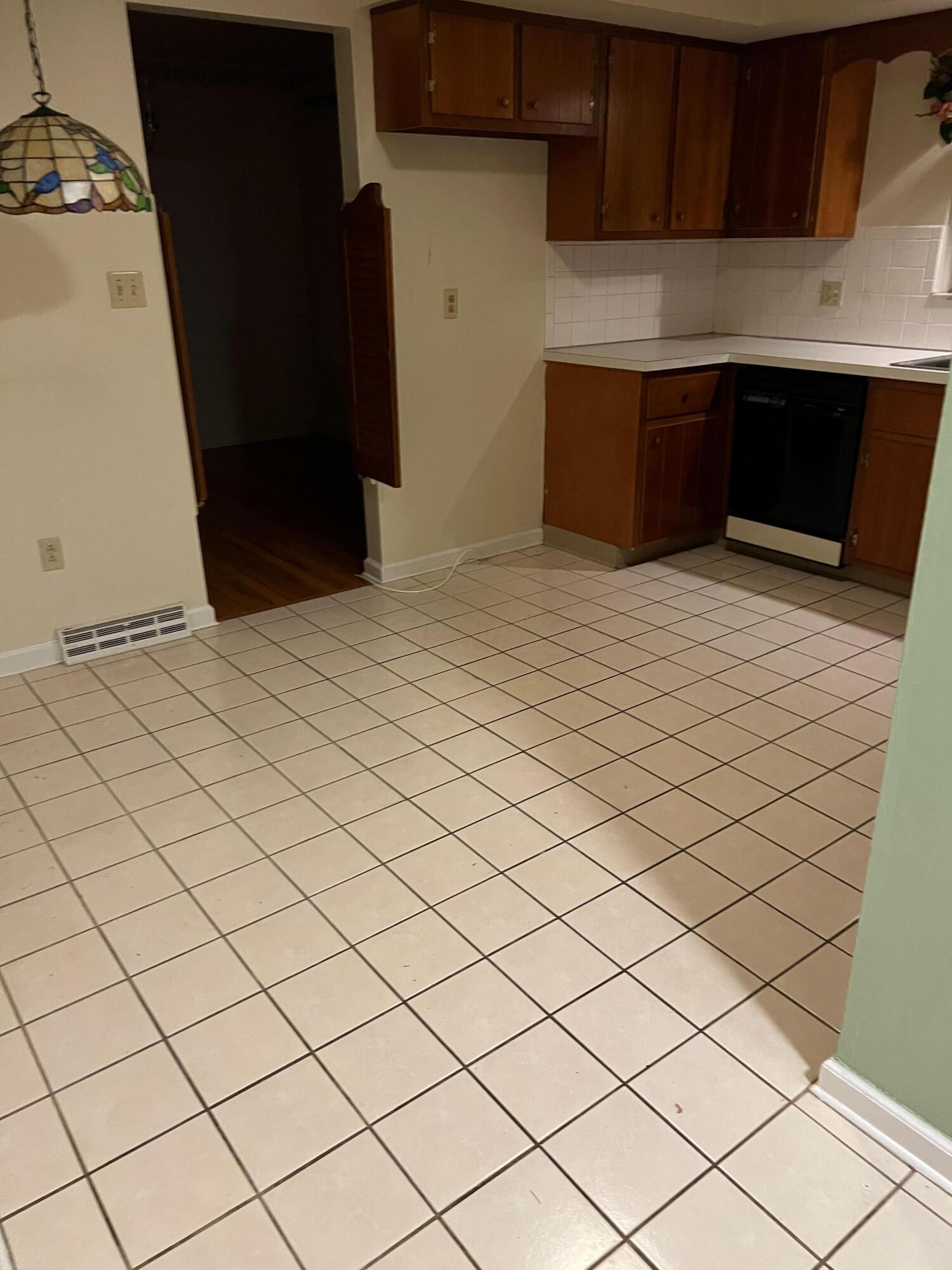 2281 Lane Road Columbus, OH 43220 - Photo 15 of 18