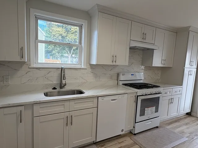 $2,800 | 61-63 Pelham Street, Unit 61, Methuen, MA 01844