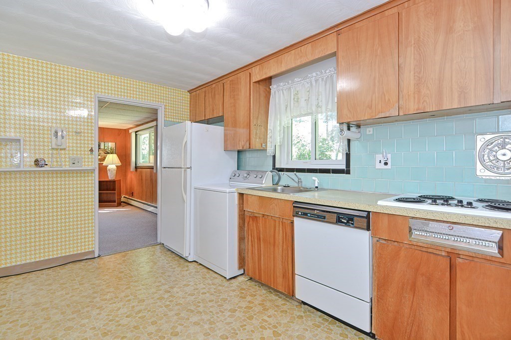 17 Campello Road Framingham, MA 01701 - Photo 11 of 27 Gallery Image 11
