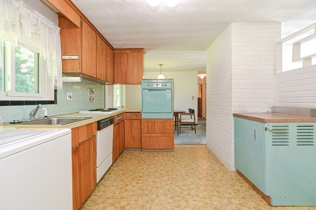 17 Campello Road Framingham, MA 01701 - Photo 13 of 27 Gallery Image 13