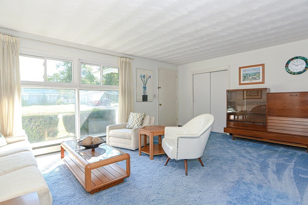 17 Campello Road Framingham, MA 01701 - Photo 4 of 27 Gallery Image 4