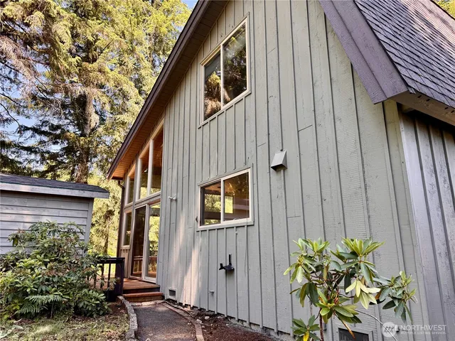 a view of a entryway of the house