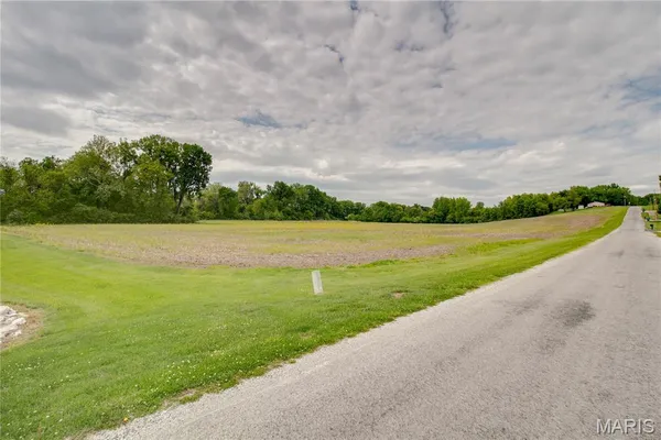 $259,900 | 24 Northwood Drive, Bethalto, IL 62010