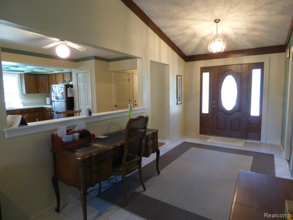 898 Timberline Drive Rochester Hills, MI 48309 - Photo 6 of 57
