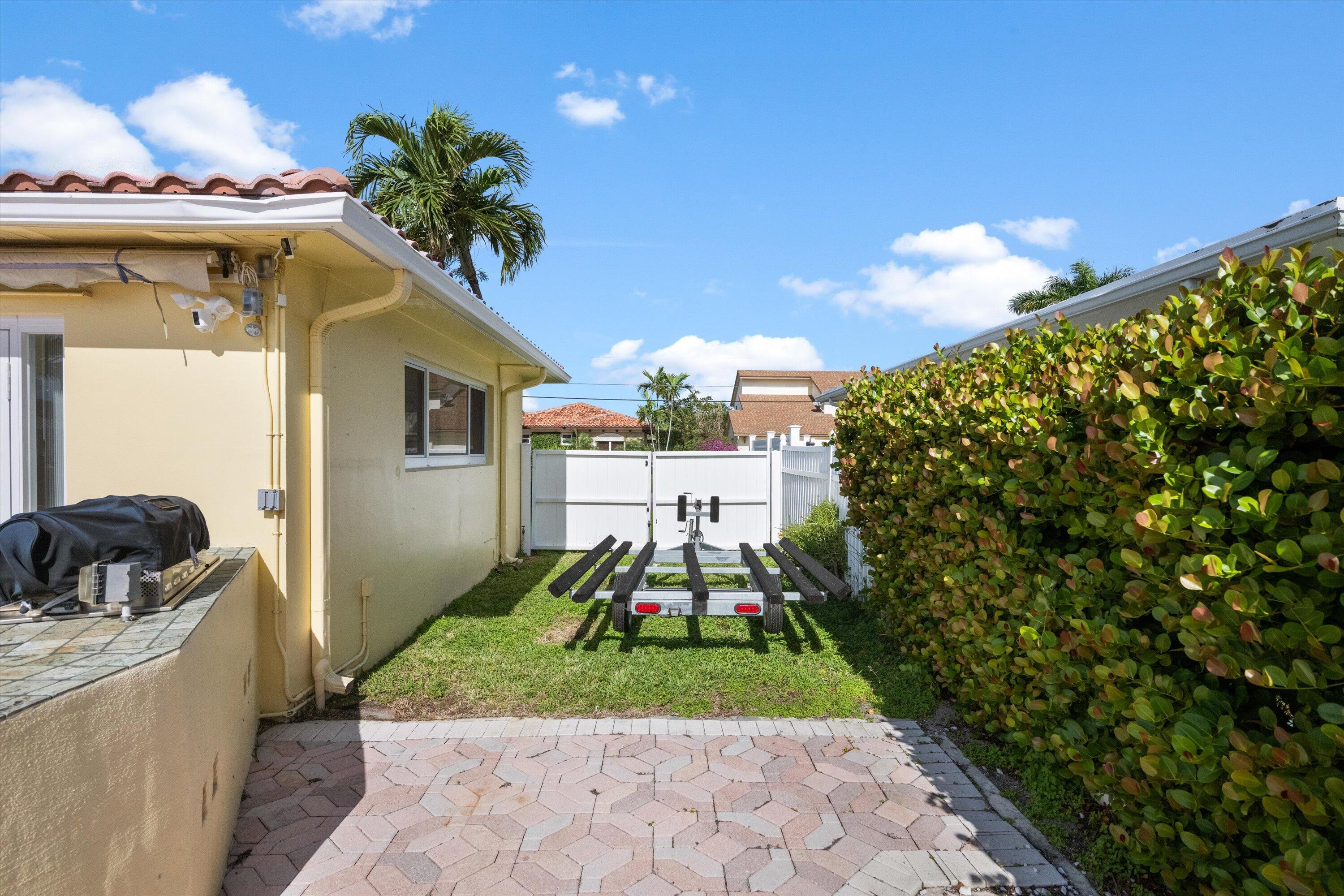 161 Neptune Drive Hypoluxo, FL 33462 - Photo 21 of 31 161 Neptune Trailer Parking