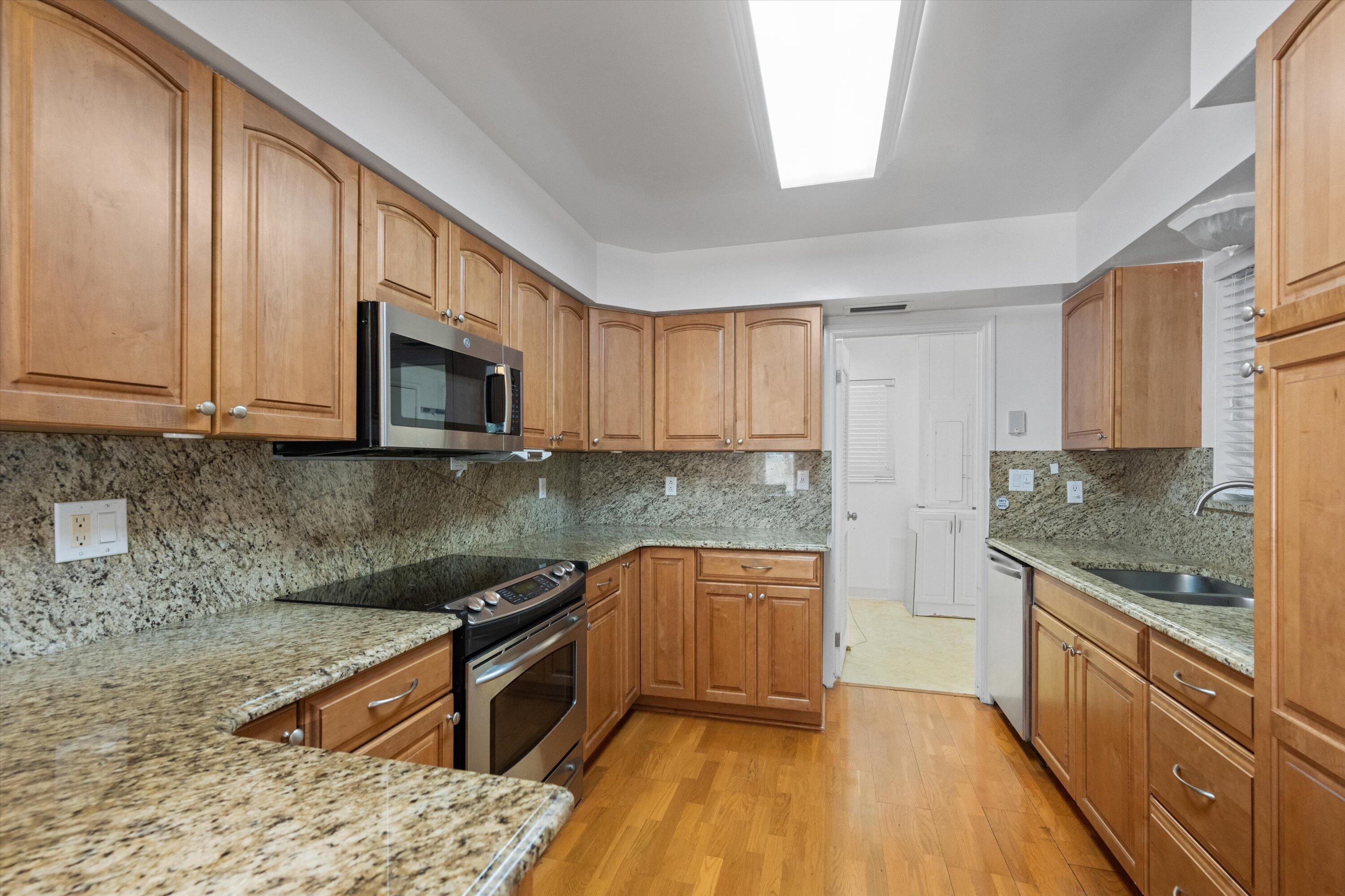 161 Neptune Drive Hypoluxo, FL 33462 - Photo 5 of 31 161 Neptune kitchen