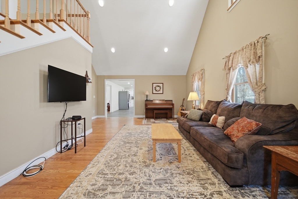 19 Peter Road North Reading, MA 01864 - Photo 12 of 42 Gallery Image 12