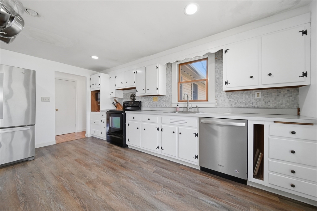 19 Peter Road North Reading, MA 01864 - Photo 3 of 42 Gallery Image 3