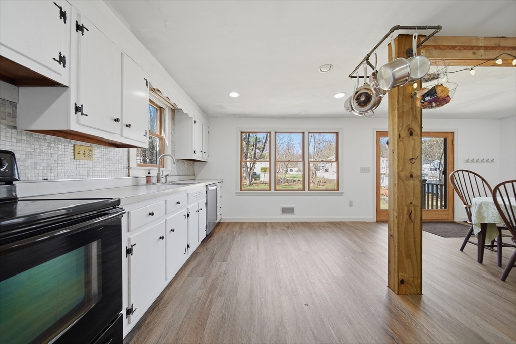 19 Peter Road North Reading, MA 01864 - Photo 4 of 42 Gallery Image 4