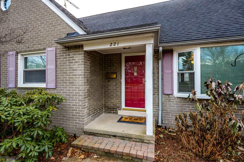 221 Ridgemont Road Grosse Pointe Farms, MI 48236 - Photo 4 of 41