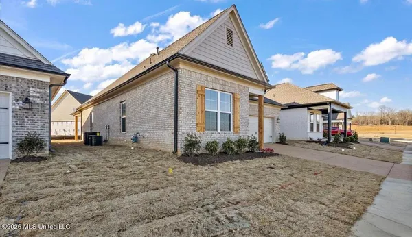 $329,900 | 779 Quitman Court West, Nesbit, MS 38651