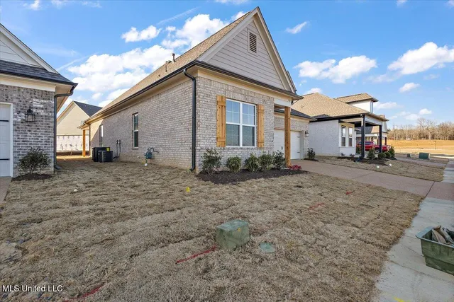 $329,900 | 779 Quitman Court West, Nesbit, MS 38651