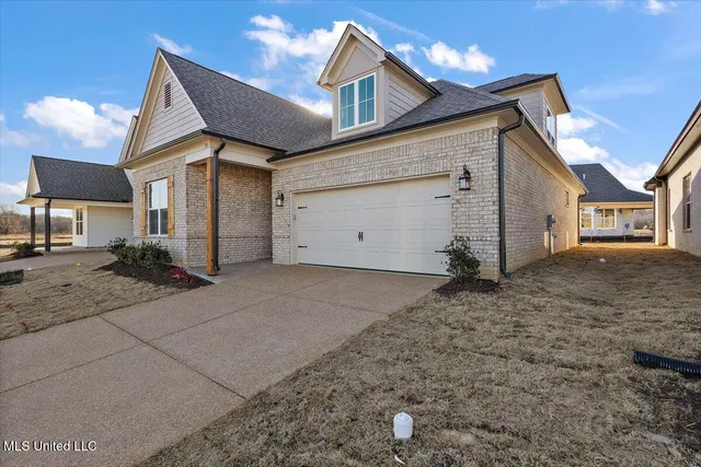 $329,900 | 779 Quitman Court West, Nesbit, MS 38651