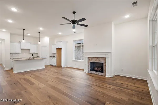 $329,900 | 779 Quitman Court West, Nesbit, MS 38651