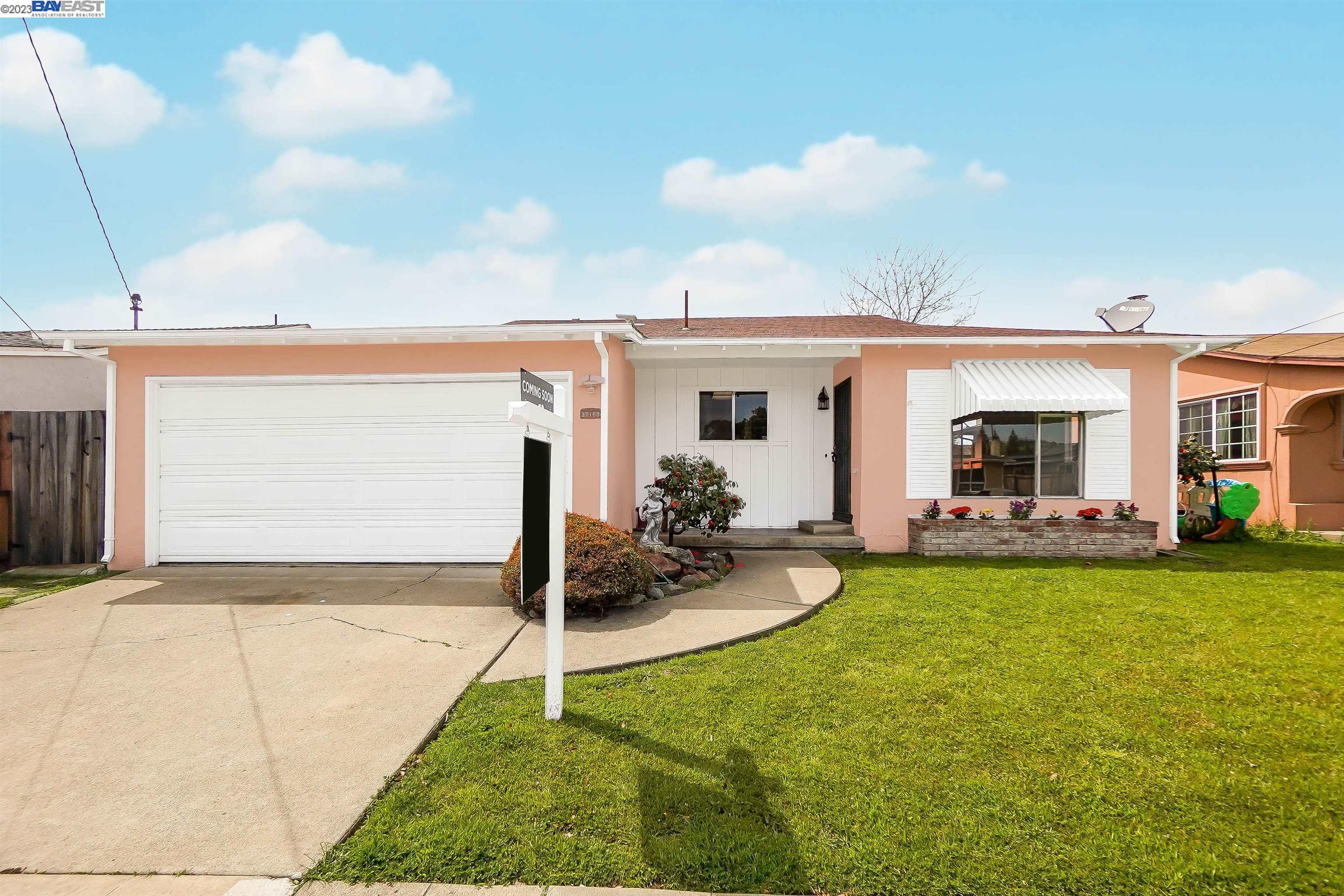 a view of a house with backyard porch and garden