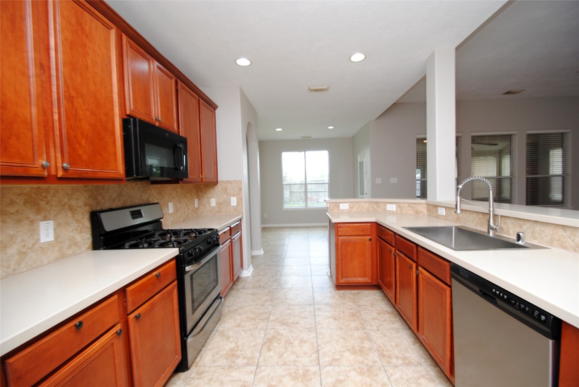 13409 Garden Spring Court Rosharon, TX 77583 - Photo 14 of 38