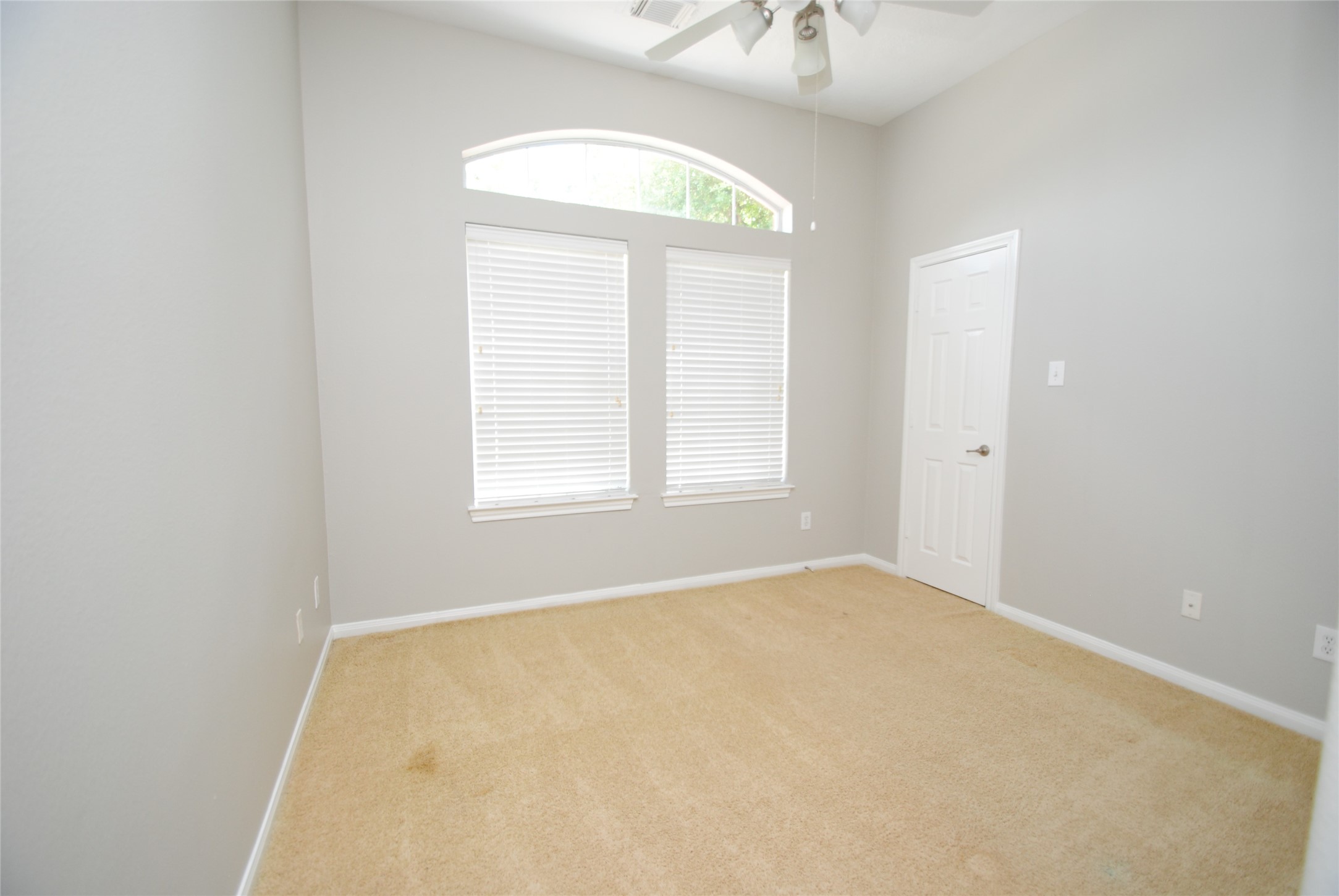 13409 Garden Spring Court Rosharon, TX 77583 - Photo 26 of 38 an empty room with windows