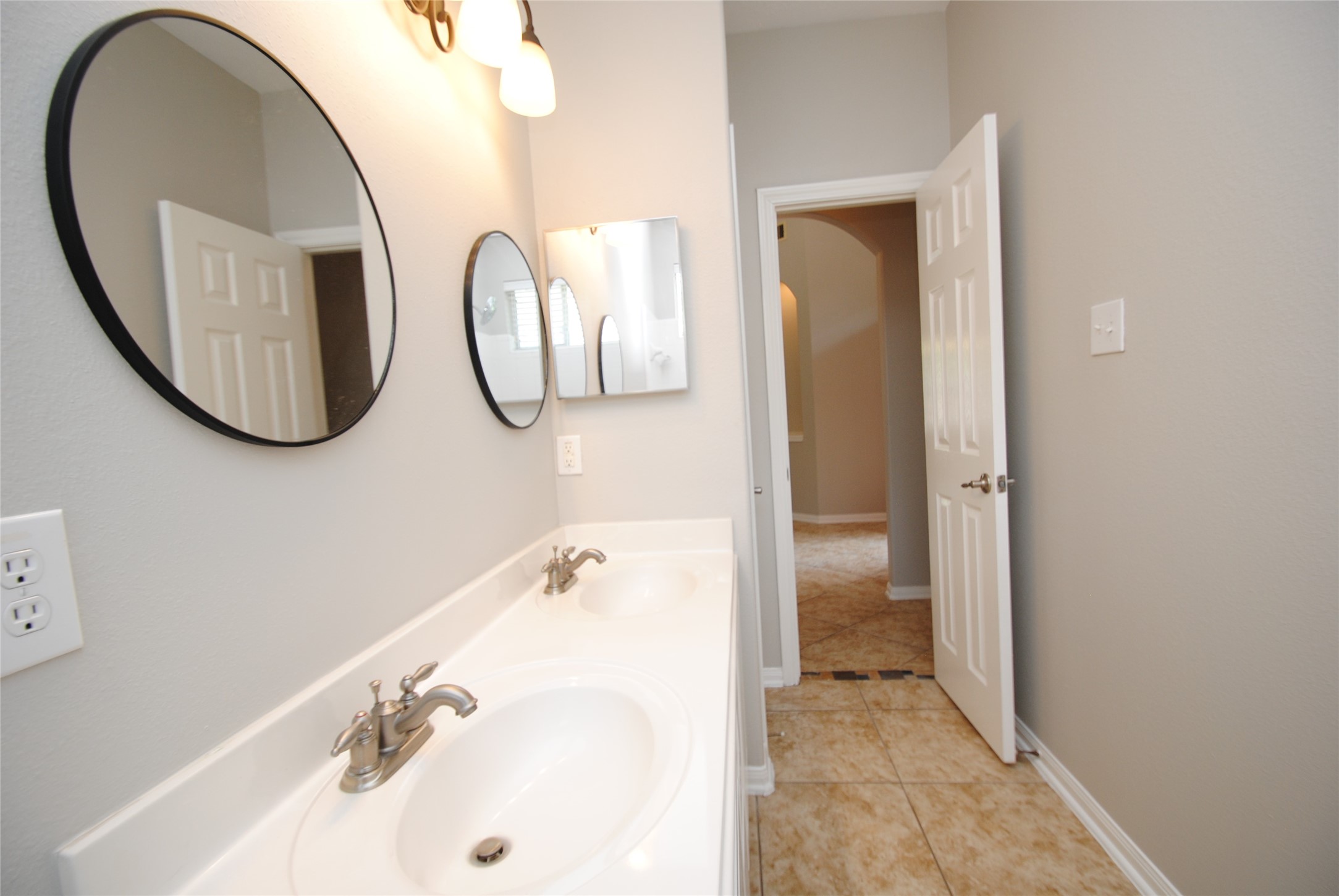 13409 Garden Spring Court Rosharon, TX 77583 - Photo 31 of 38 a bathroom with a tub sink and mirror