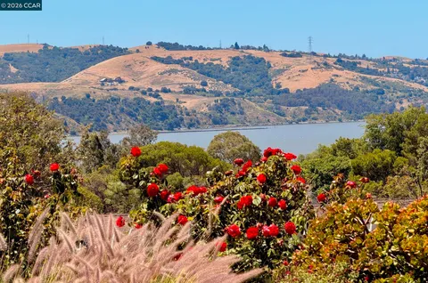 $948,500 | 274 James Court, Benicia, CA 94510