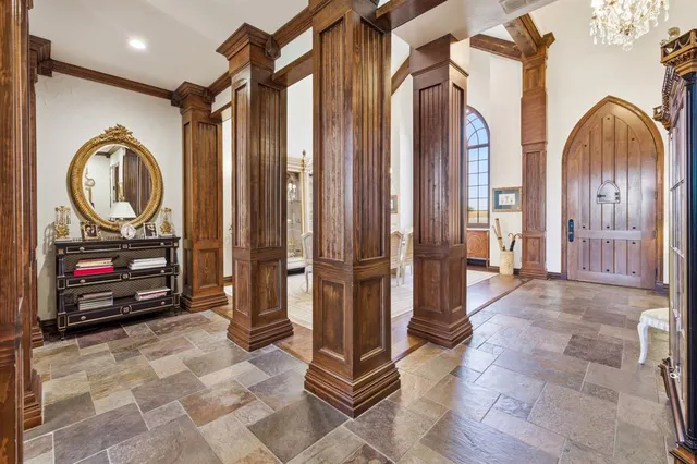a view of an entryway with a livingroom