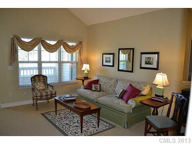 5730 Closeburn Road, Unit R Charlotte, NC 28210 - Photo 3 of 10 Gallery Image 3
