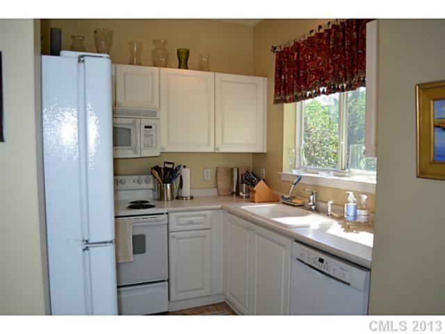 5730 Closeburn Road, Unit R Charlotte, NC 28210 - Photo 5 of 10 Gallery Image 5