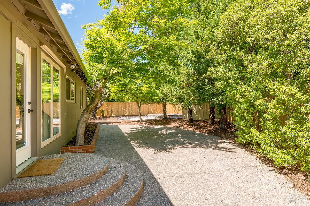 406 Corrillo Drive San Rafael, CA 94903 - Photo 22 of 35